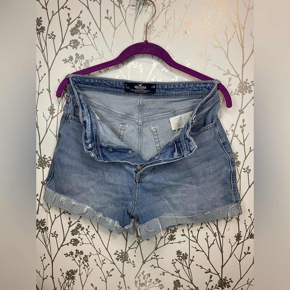 Hollister button fly shorts, size 7/w28, curvy ultra high rise